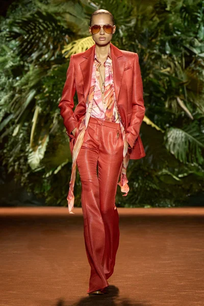 Look 11